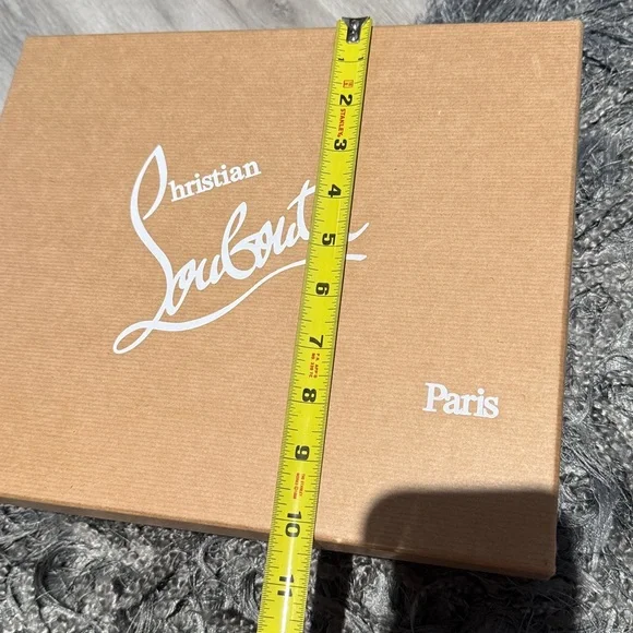 Christian Louboutin Tan Box with White Logo - Picture 4 of 5